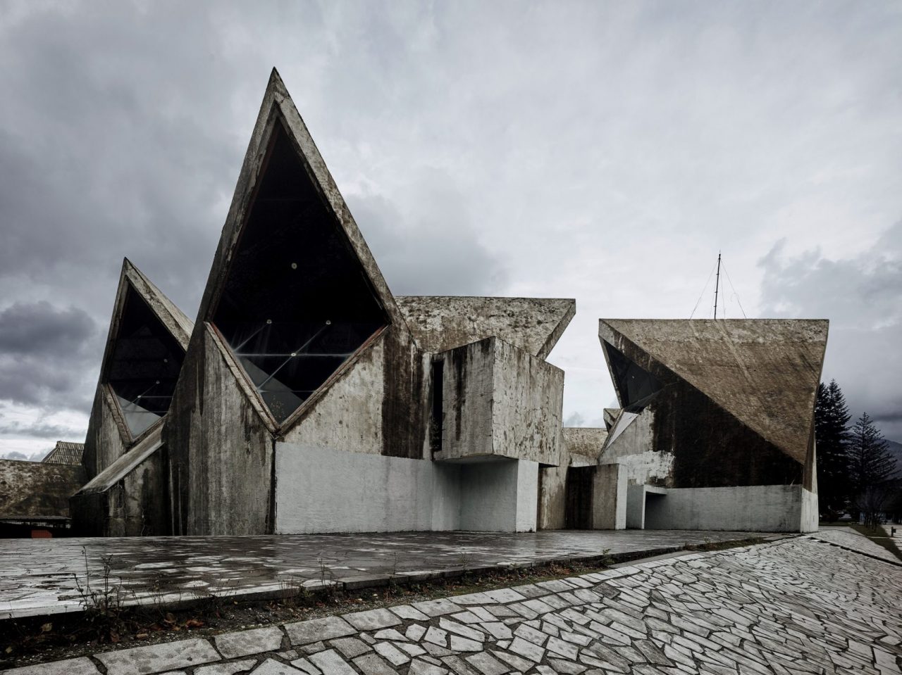 Incredible Photos of Brutalist Architecture in the Former Yugoslavia ...