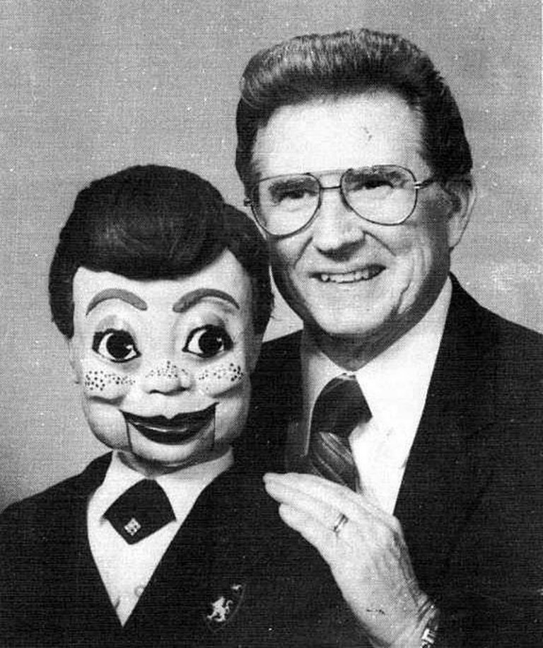 30 Old and Unsettling Photographs of Ventriloquist Dummies Flashbak