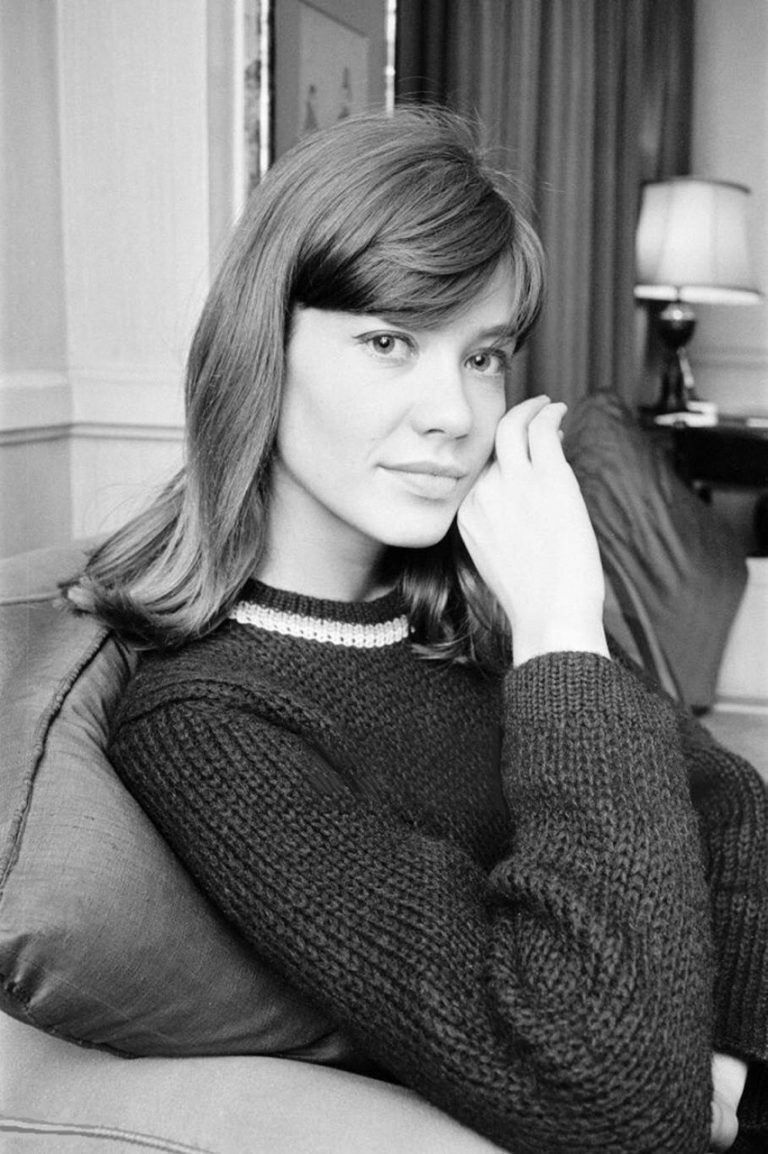 Photographs of Singer Françoise Hardy in London - Flashbak