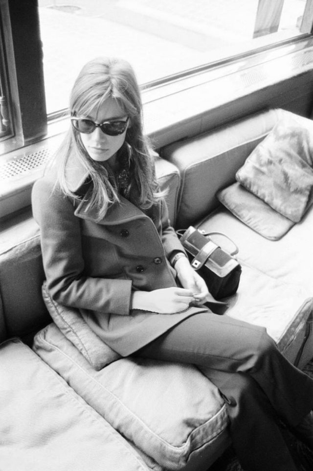 Photographs of Singer Françoise Hardy in London - Flashbak