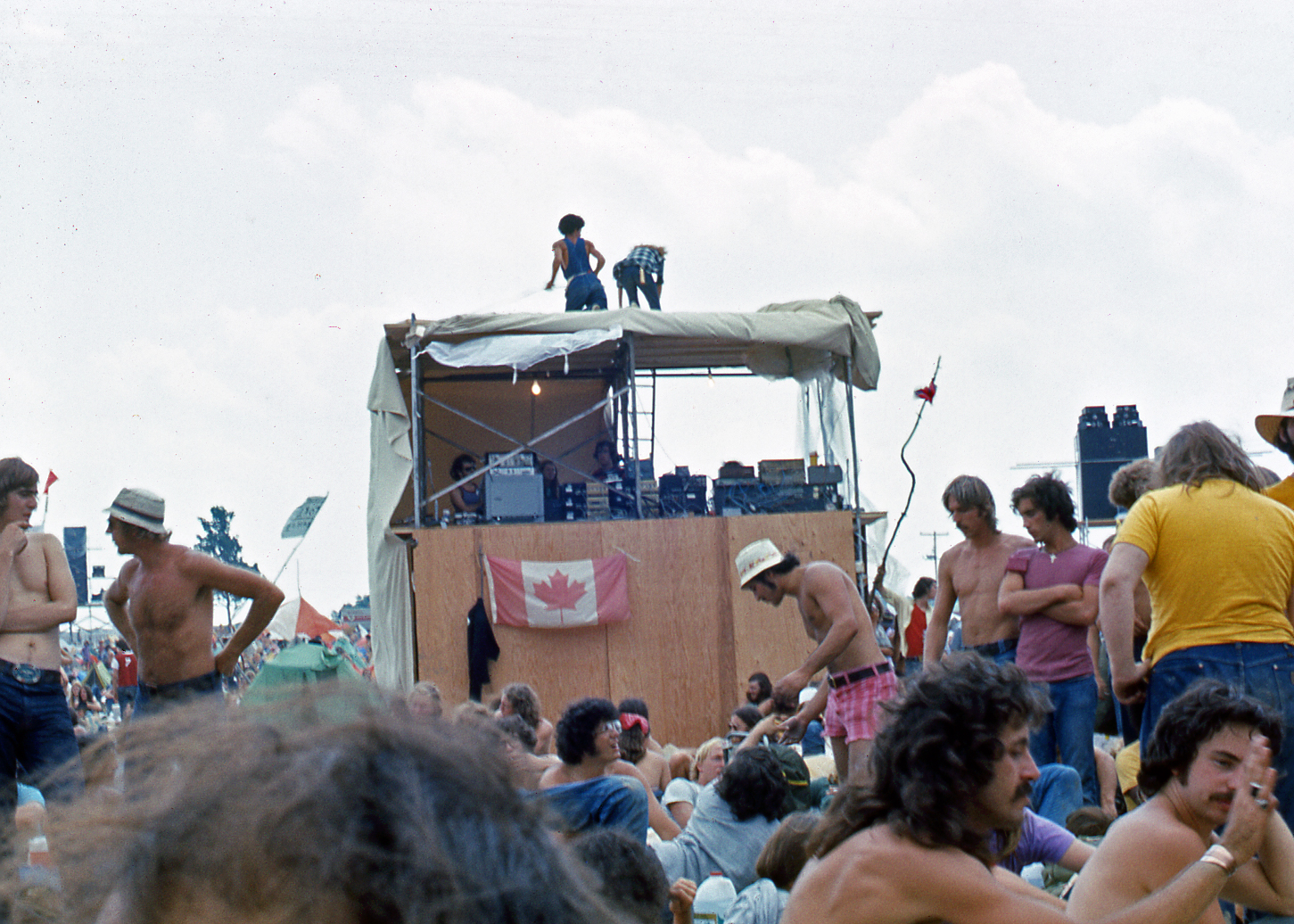 A Sunny Sea of Denim at the Watkins Glen Summer Jam in 1973 - Flashbak