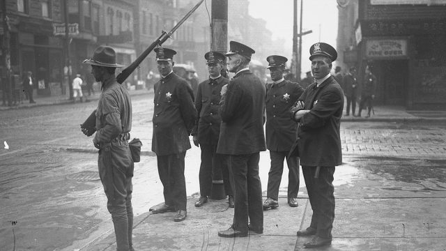 Extraordinary Pictures Of The Chicago Race Riots Of 1919 - Flashbak