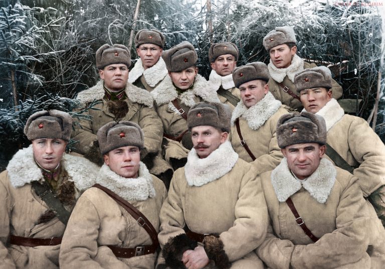 Wonderful Colorized Portraits of Russian Fighters In World War 2 - Flashbak