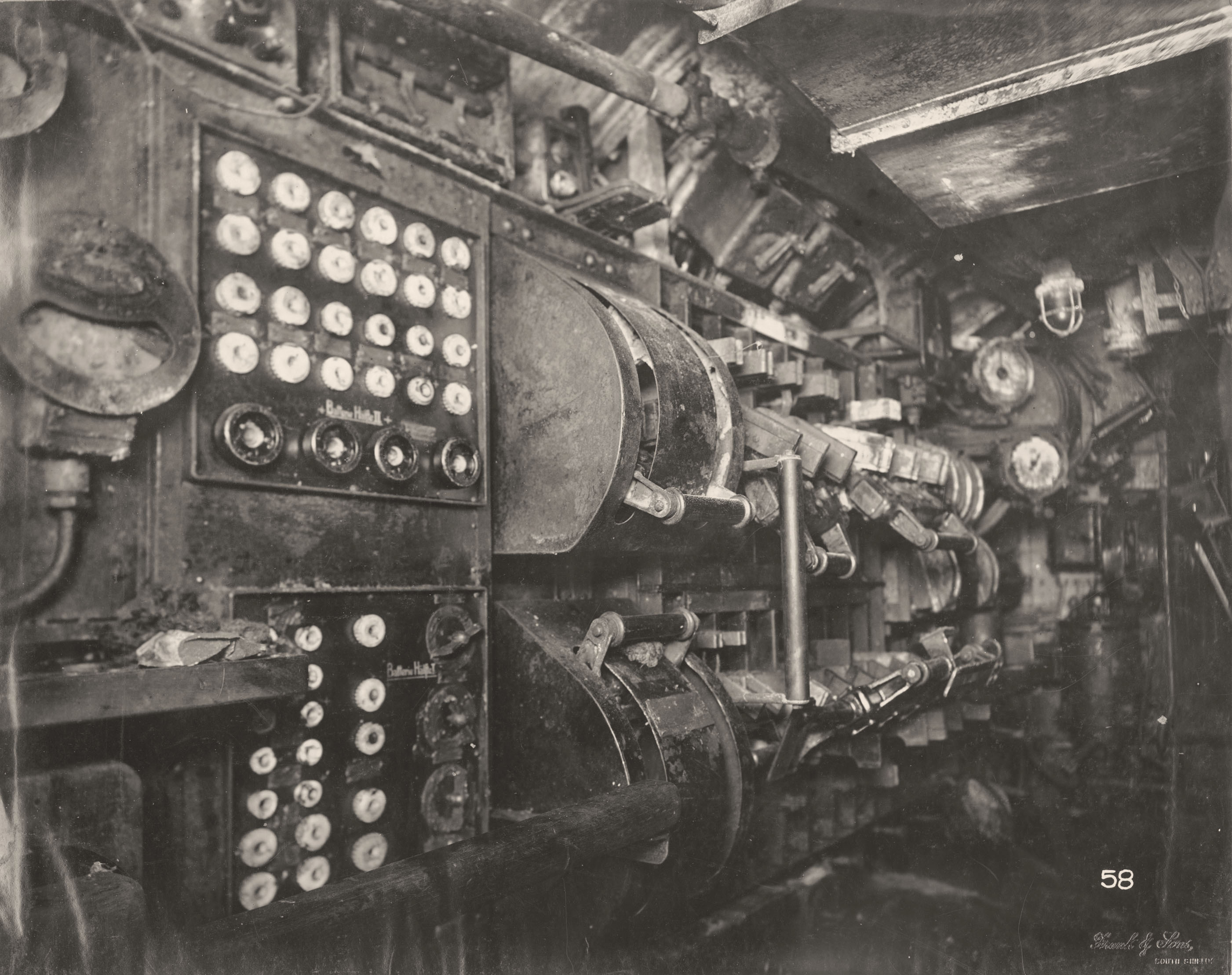 Extraordinary Photographs of a Captured WW1 U-Boat Submarine (1918 ...