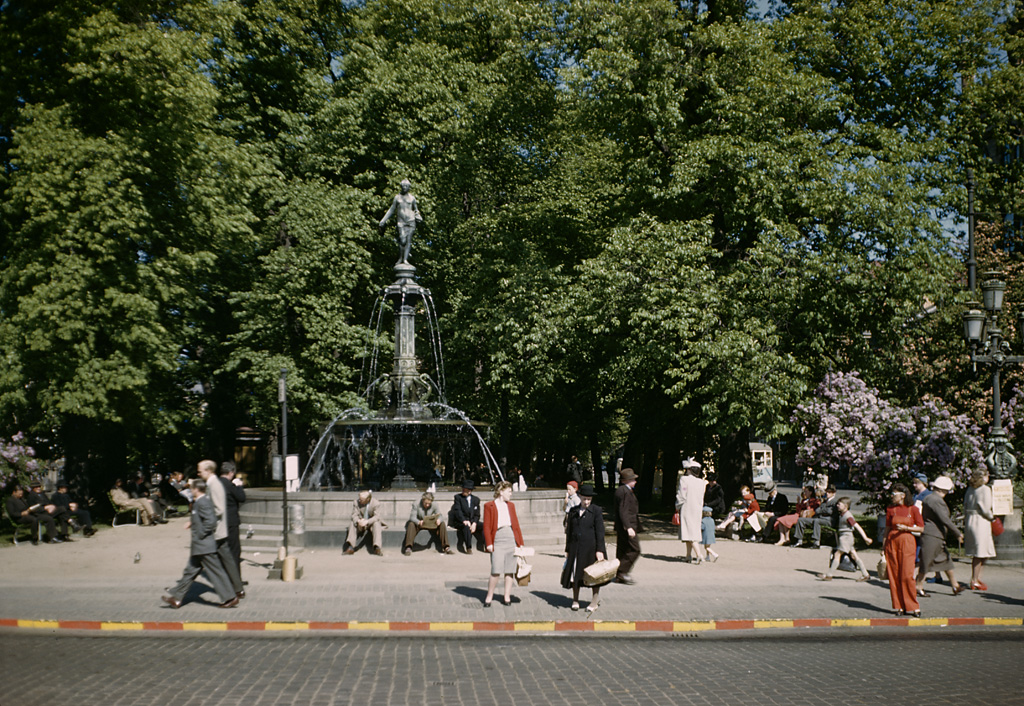 Brunnsparken (The Baths Park) in Gothenburg, with the statue "The sowing woman" popularly called "Johanna in the Baths Park".