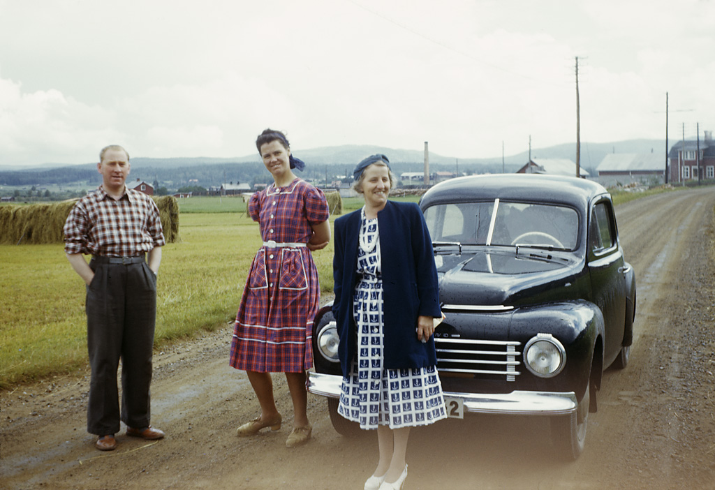 On the way to Norway. Gustaf, Carin, Lilly and a Volvo PV.