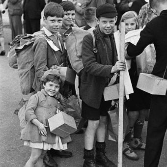 Wales children 1940s 1950s world war 2-2 - Flashbak