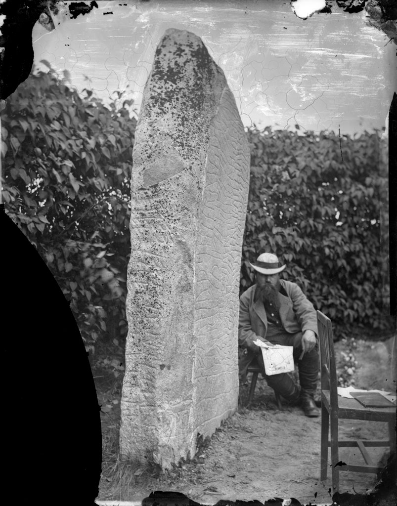 41 Fabulous Old Photographs of Ancient Rune Stones in Sweden - Flashbak