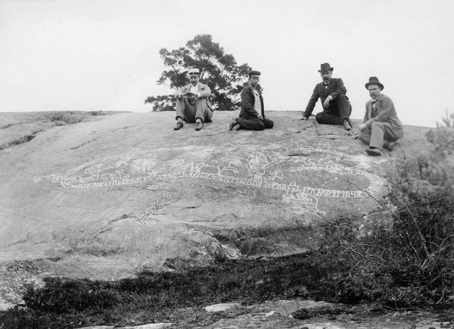 41 Fabulous Old Photographs of Ancient Rune Stones in Sweden - Flashbak