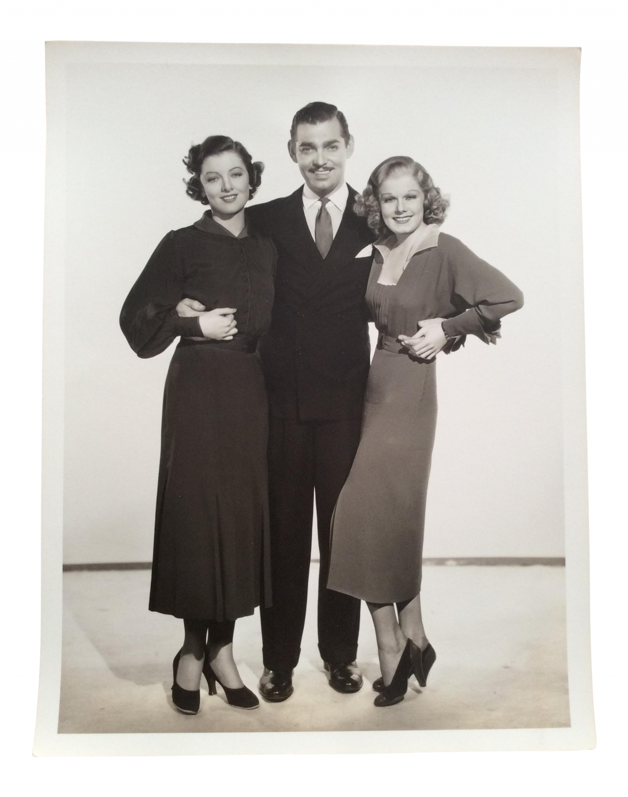 vintage-myrna-loy-jean-harlow-and-clark-gable-photo-stamped-clarence-sinclair-bull-2785  - Flashbak