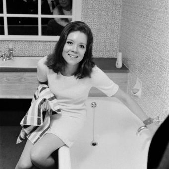 Diana Rigg in a replica of the bathroom at her St Johns Wood flat ...