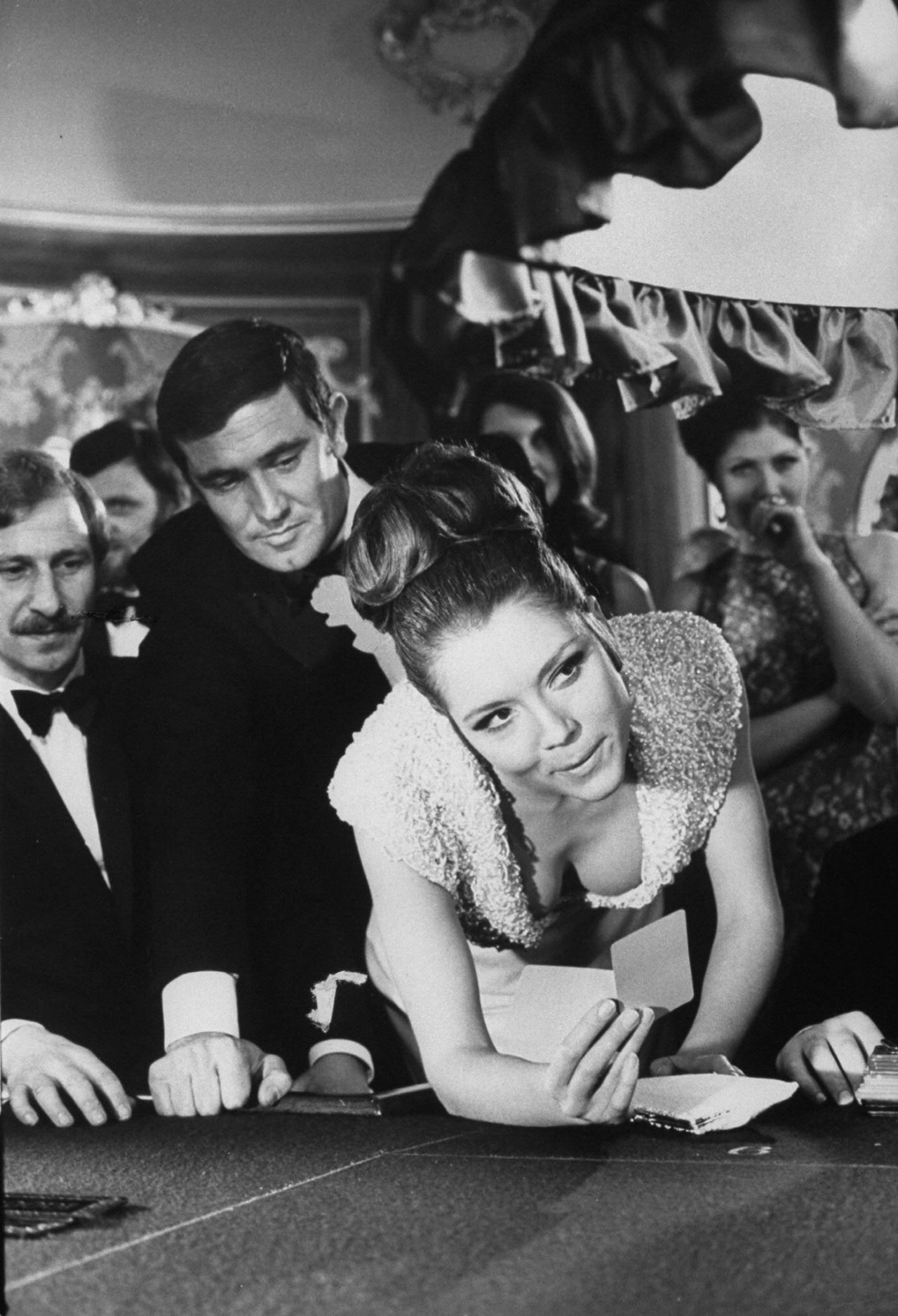 George Lazenby And Diana Rigg On Her Majesty S Secret Service 1969 Leaning Flashbak