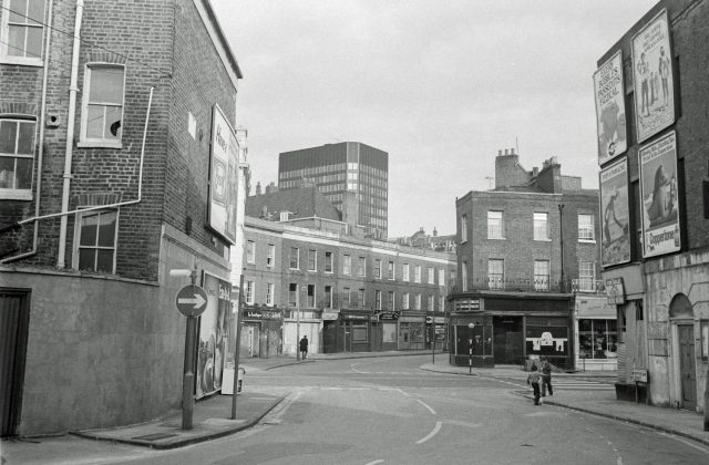 Photos of a Desolate and Deserted London from 1977 - Flashbak