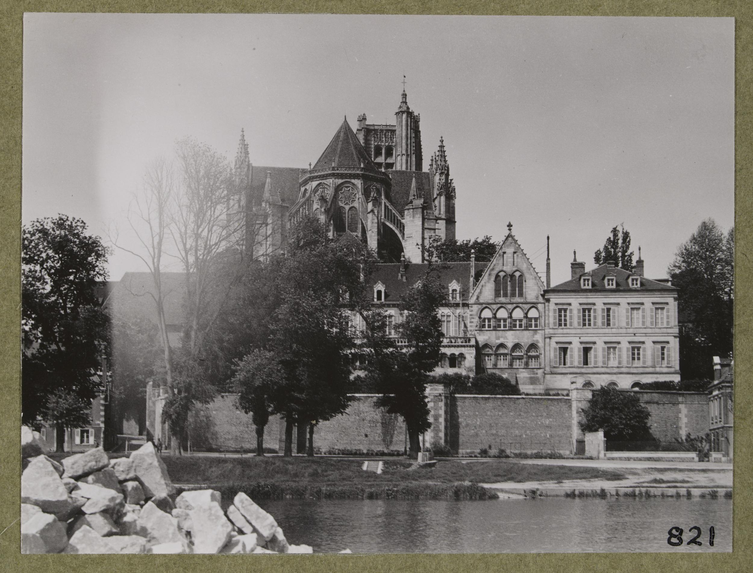 Pierre Yves-Petit paris 1920s notre dame