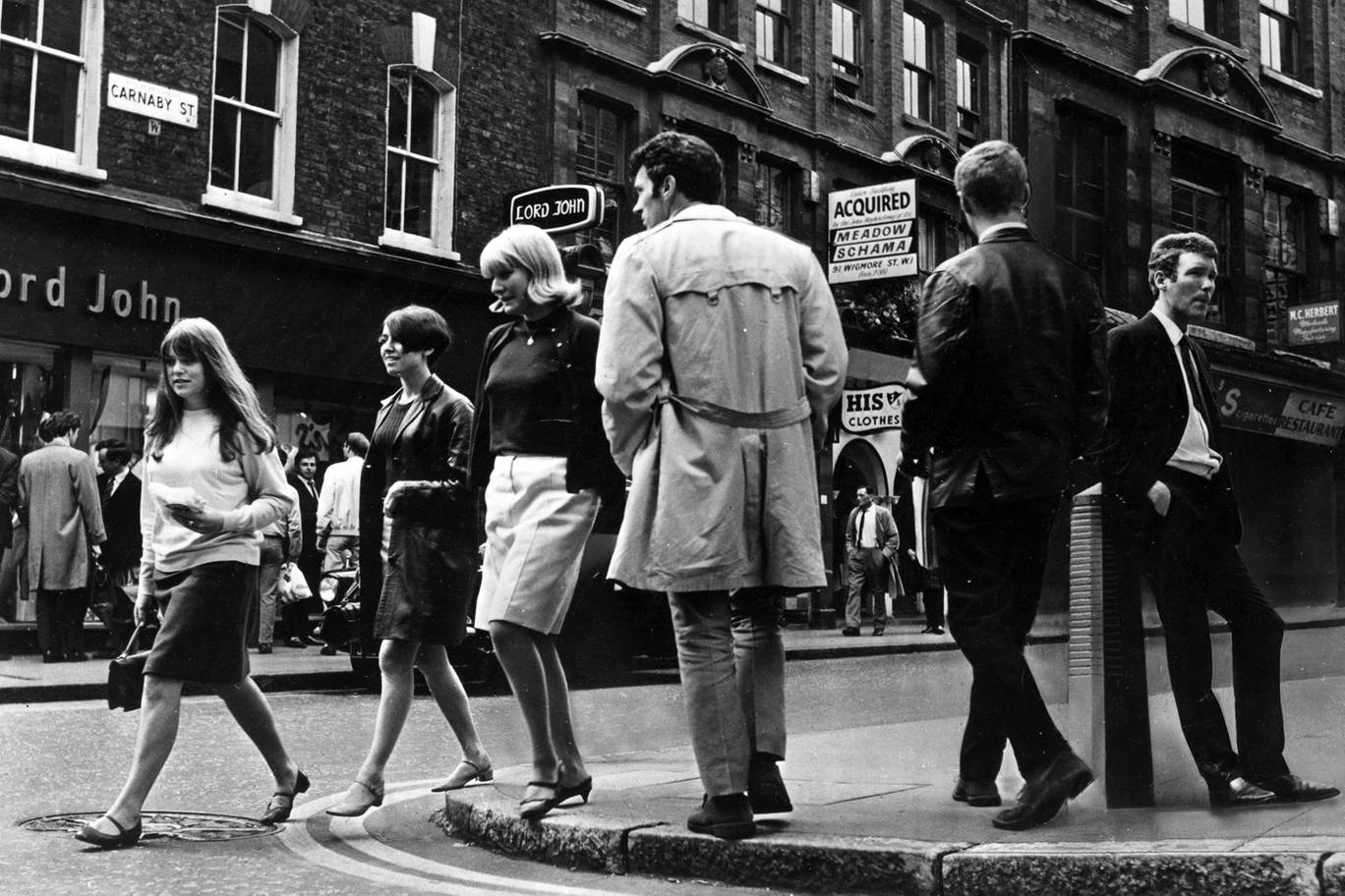 Once the 'Swingingest Street in the World': Pictures of Carnaby Street ...