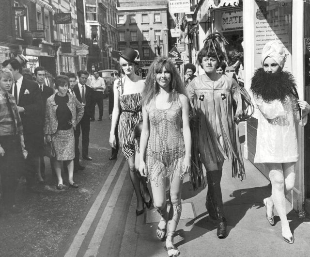 Once the 'Swingingest Street in the World': Pictures of Carnaby Street ...