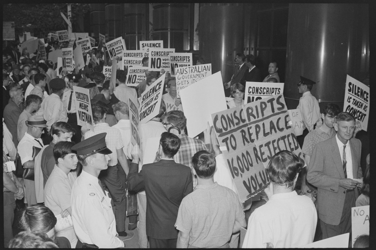 Anti-Vietnam War demonstration Martin Place to Garden Island Dock ...