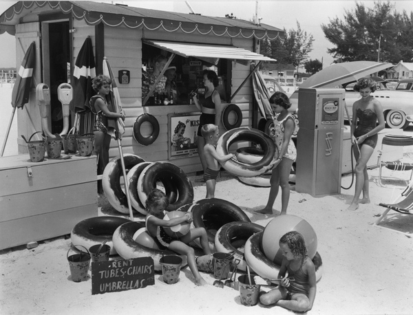 Treasure Island ticket wagon near St. Petersburg, Florida Local call number: JJS0265 Title: Treasure Island ticket wagon near St. Petersburg, Florida Date: June 21, 1951