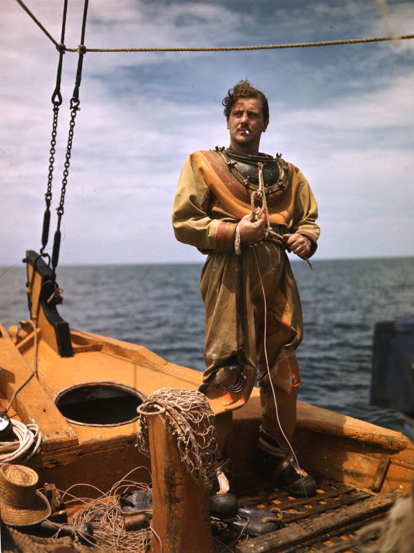Sponge diver John Gonatos: Tarpon Springs, Florida Local call number: JJS0190 Title: Sponge diver John Gonatos: Tarpon Springs, Florida Date: ca. 1945