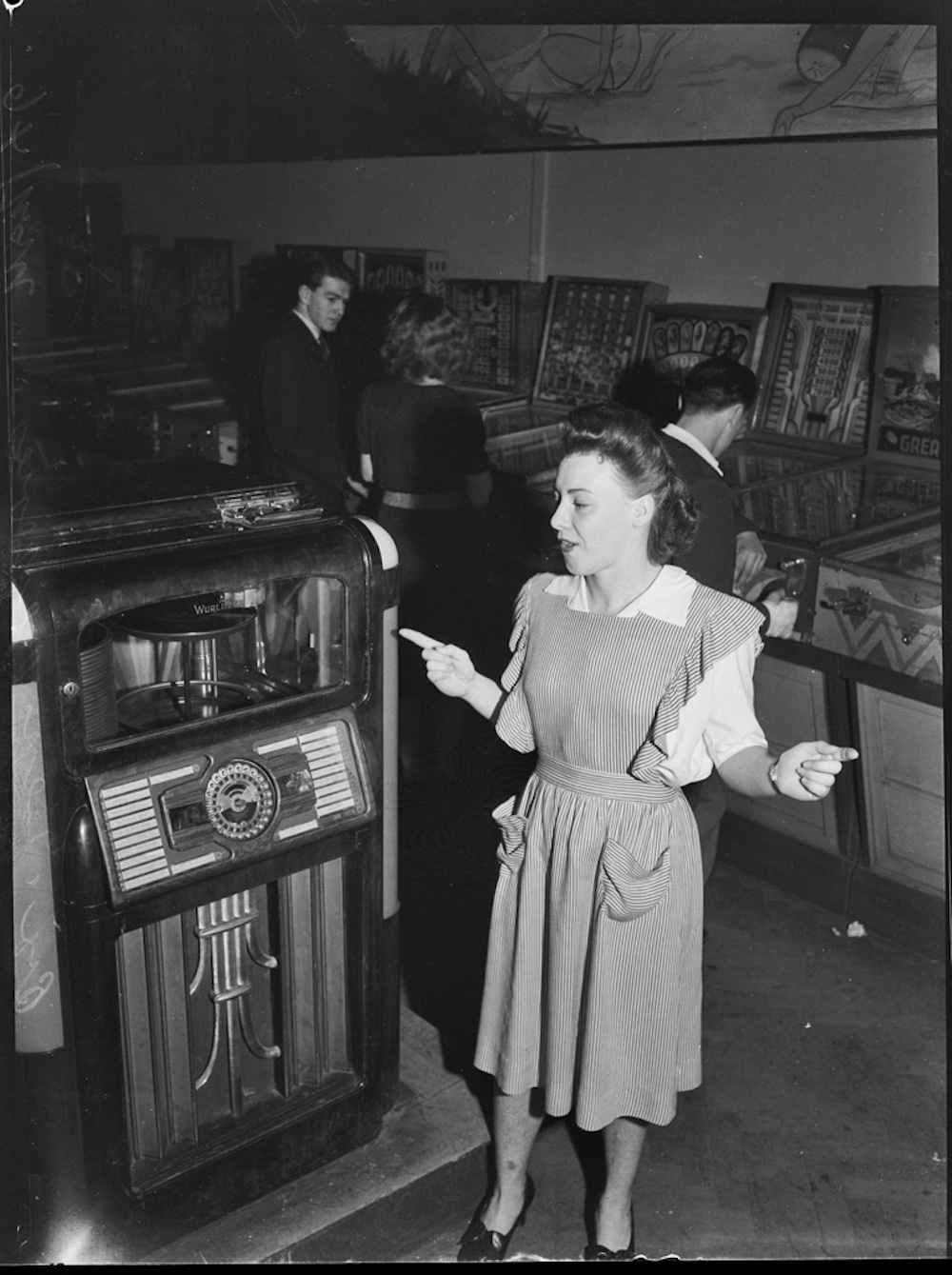 teenagers, Sydney, 1946