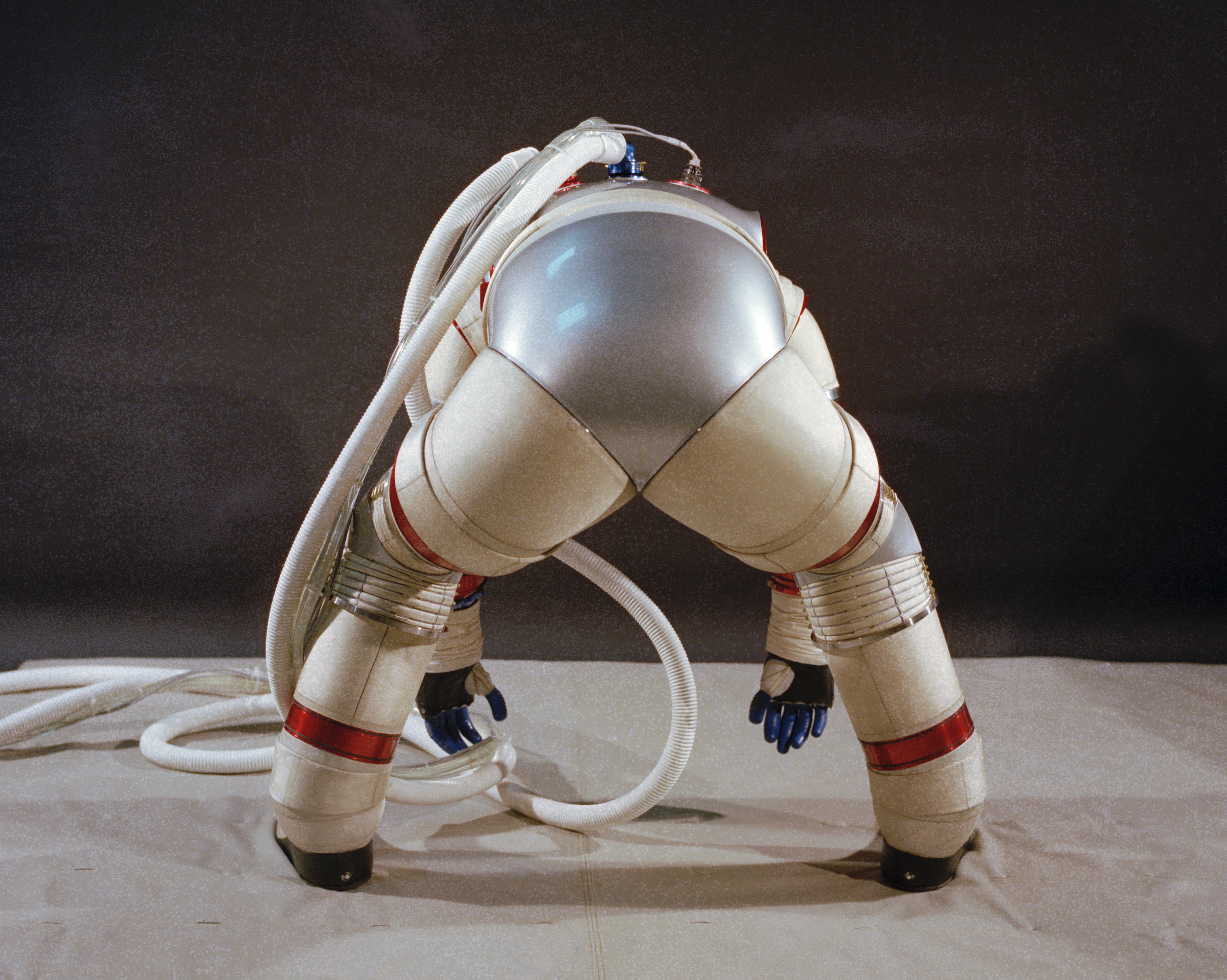 July 22, 1977 Photographer: Lee Jones Hubert Vykukal demonstrates mobility of the Hardsuit AX-3 Space Suit design