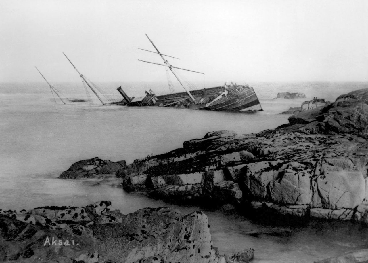 Incredible Photographs Of Shipwrecks (1872 - 1997) - Flashbak