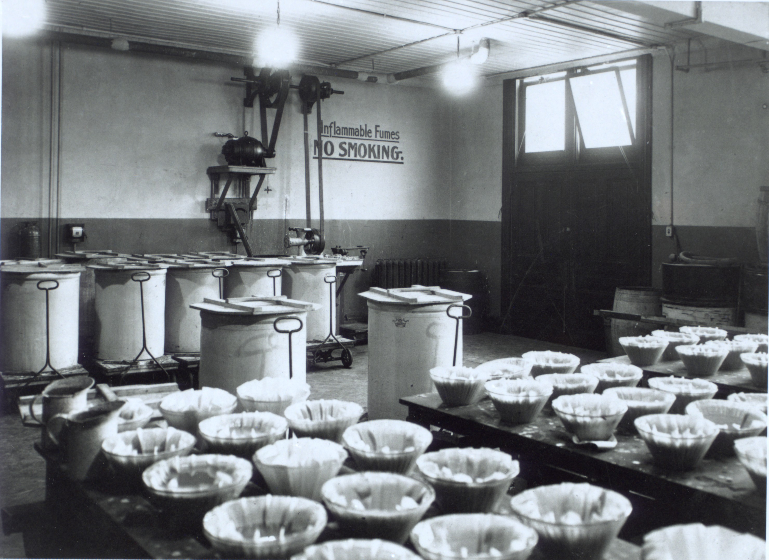 Photograph of lab equipment ca. 1923