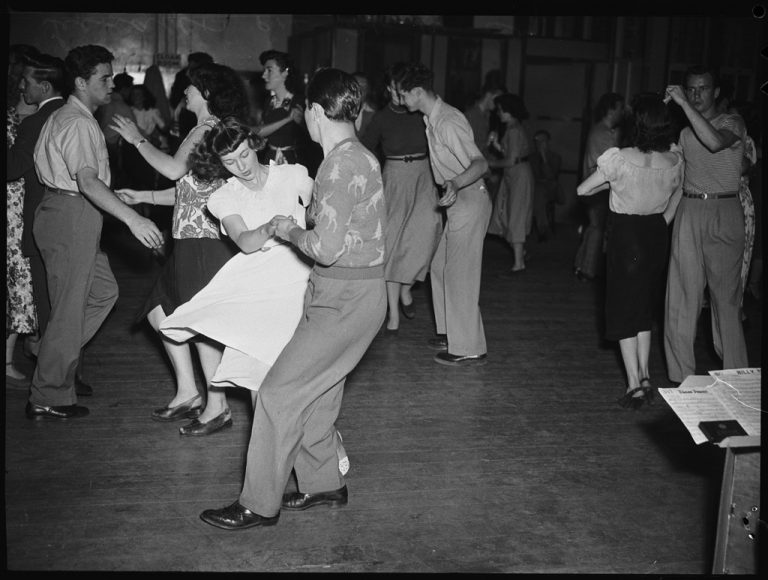 A Youth Without A Future? - Australian Teenage Life In 1949 - Flashbak