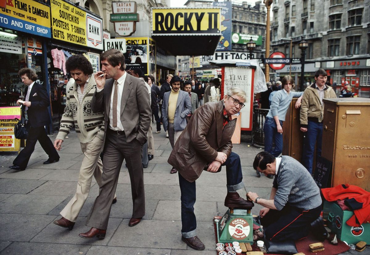 William Klein Shoes polisher, Rocky II, etc, Piccadilly, 1980 © William Klein Soho London