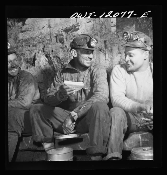 A Day In The Life Of Pennsylvania Miners - November 1942 - Flashbak