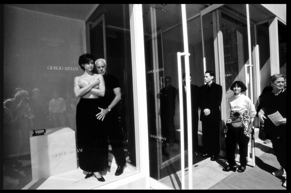 harry benson Giorgio Armani and Ashley Judd, New York, 1996