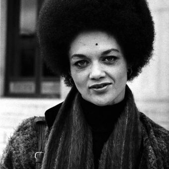 Black Panther Kathleen Cleaver in front of an Oakland courthouse during ...