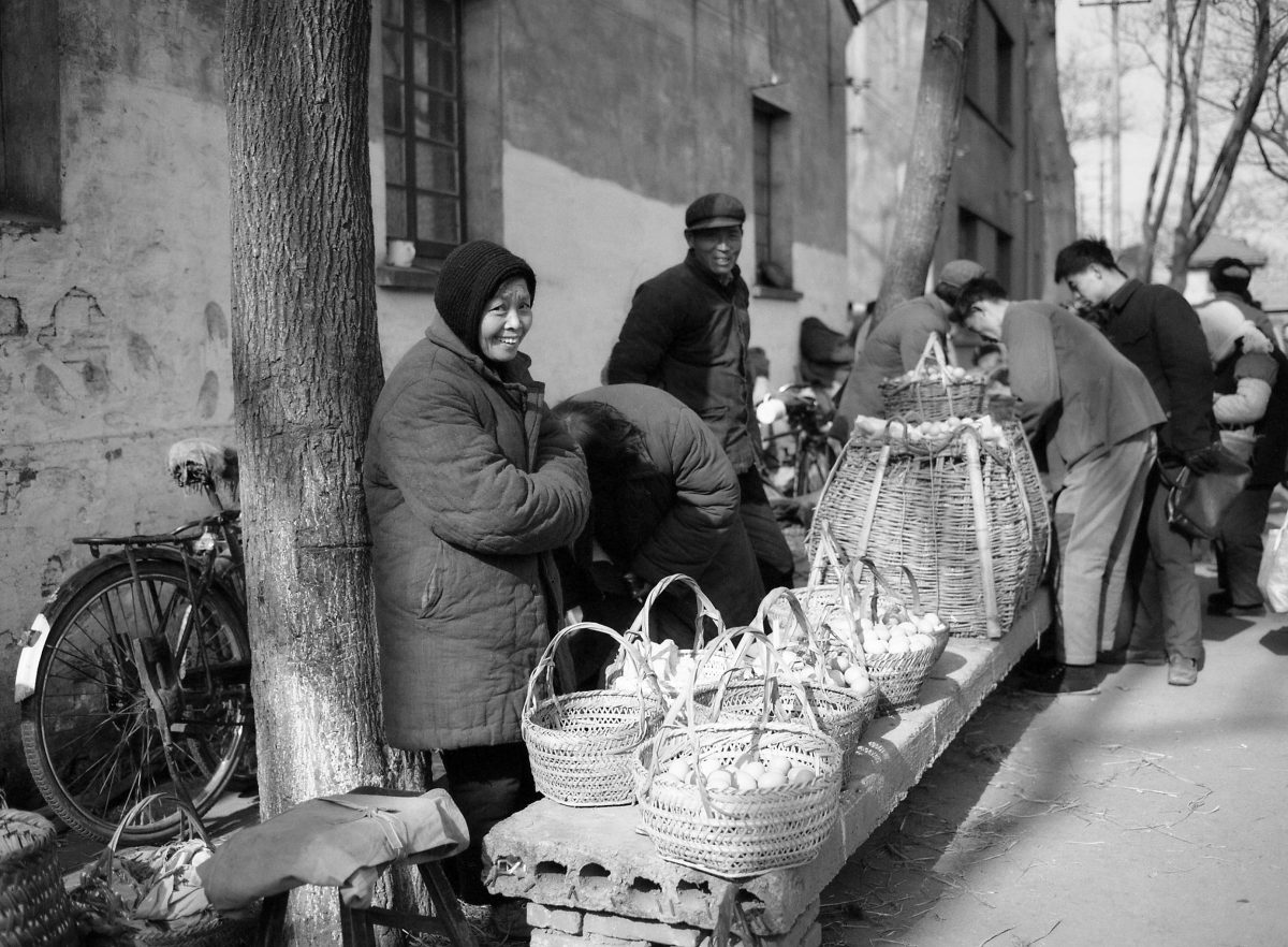 A Westerners Photographs Of China - 1982 - Flashbak