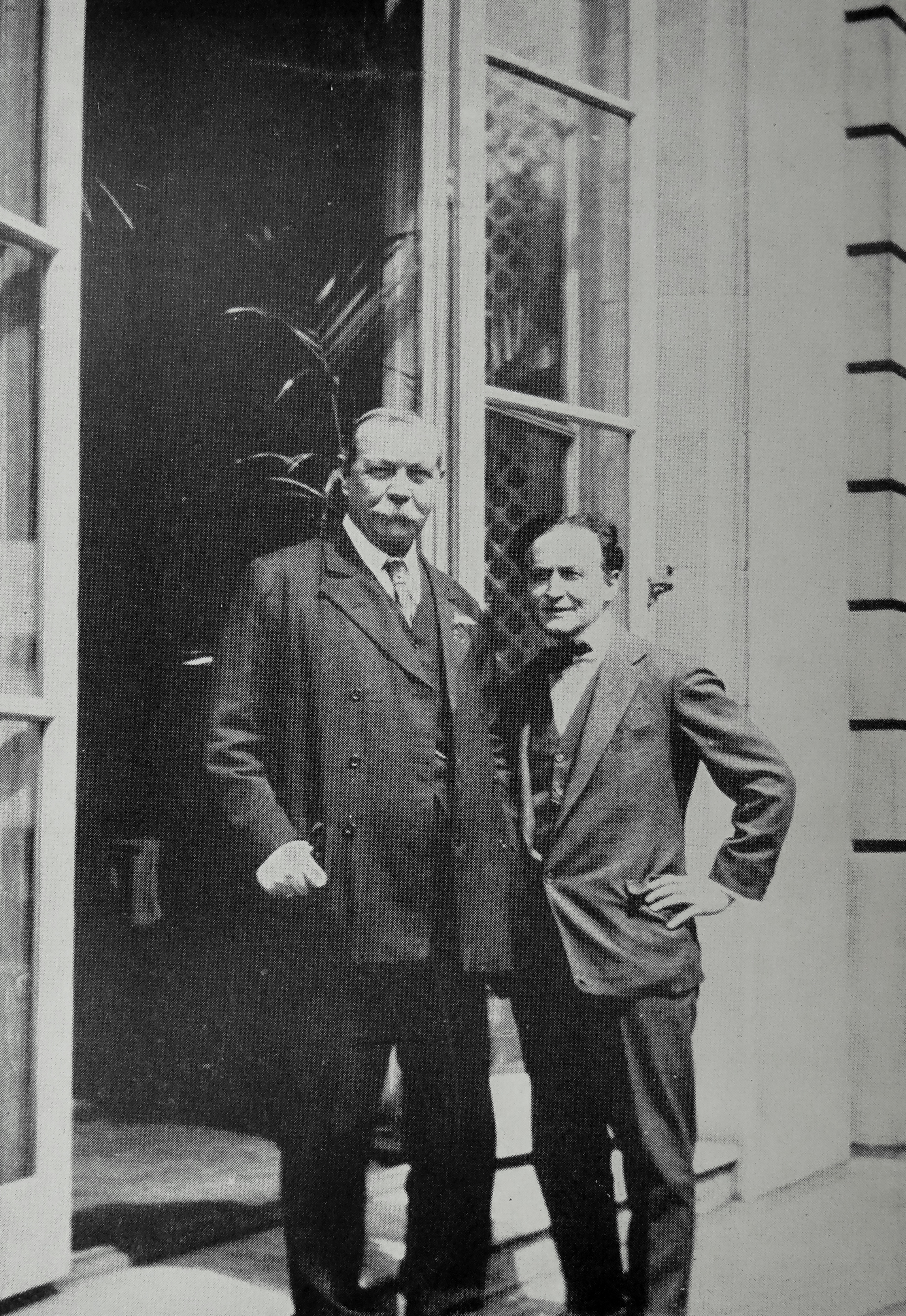 Photo of Arthur Conan Doyle and Harry Houdini in Houdini's book "A Magician Among the Spirits" (1924)