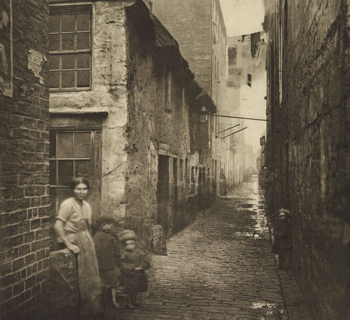 Thomas Annan's Powerful Photographs of 'The Old Closes and