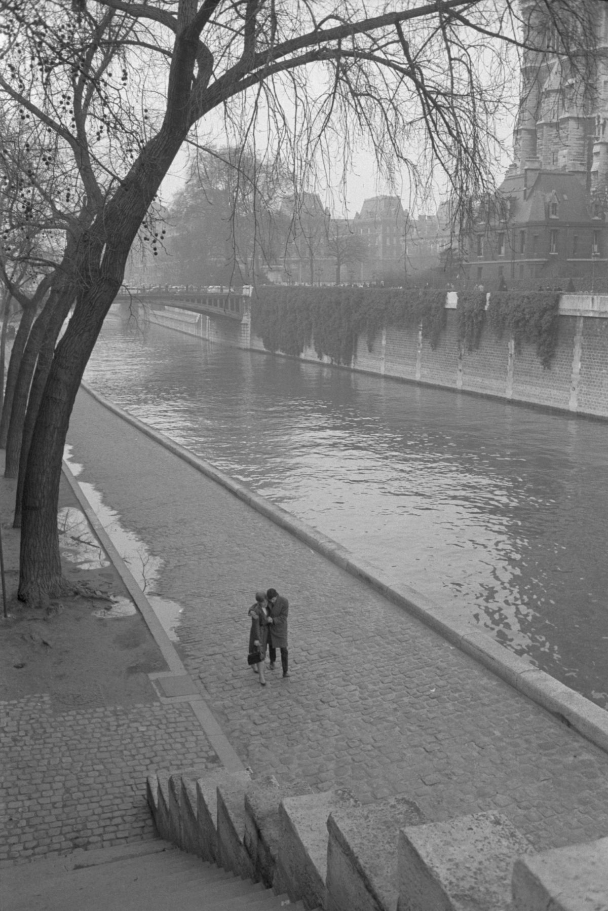 Toni Frissell, Paris, River Seine