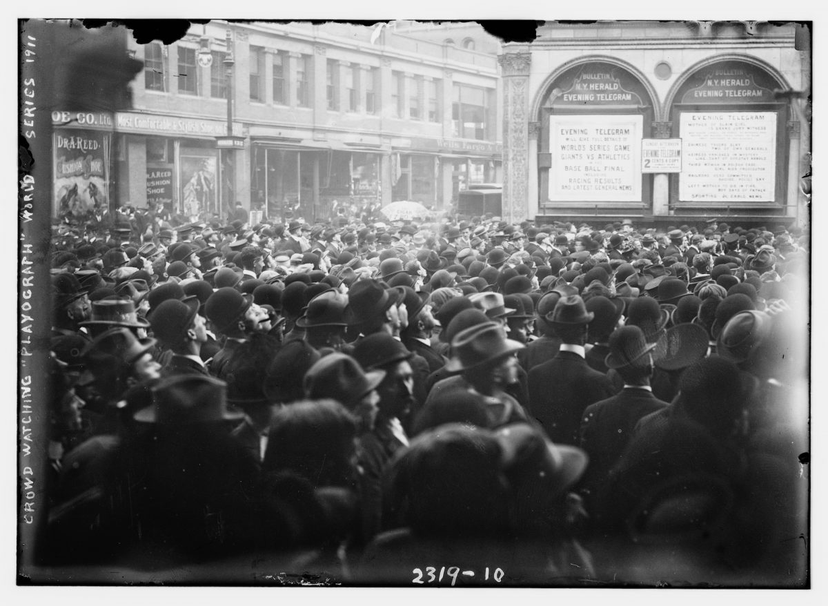 Title: Crowd watching "playograph," World Series, 1911 Creator(s): Bain News Service, publisher Date Created/Published: 1911 