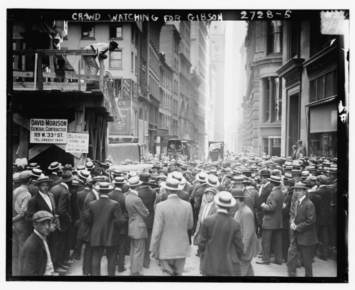 Title: Crowd waiting for Gibson Creator(s): Bain News Service, publisher Date Created/Published: [1912]