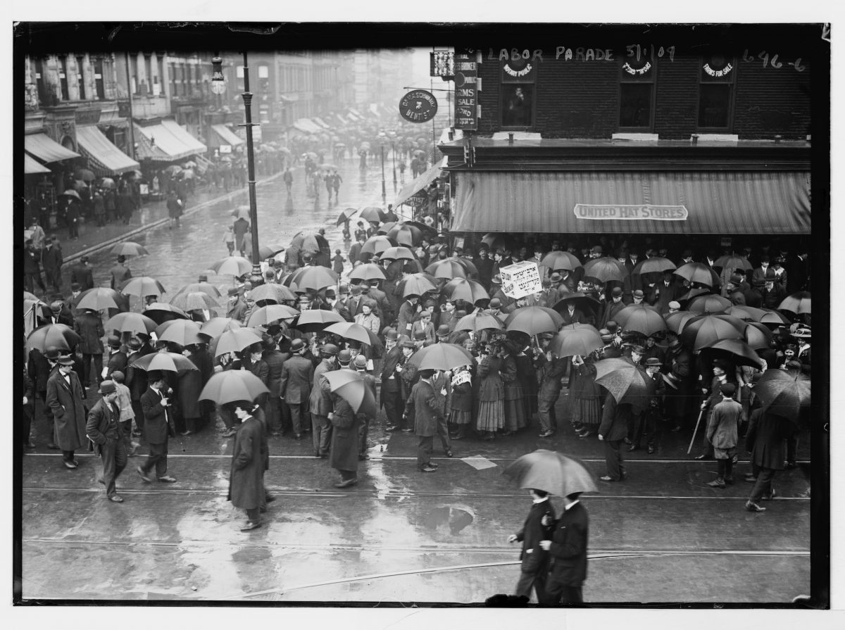 Title: Labor Day (May Day) parade, crowd in rain in street, New York Creator(s): Bain News Service, publisher Date Created/Published: 5/1/09