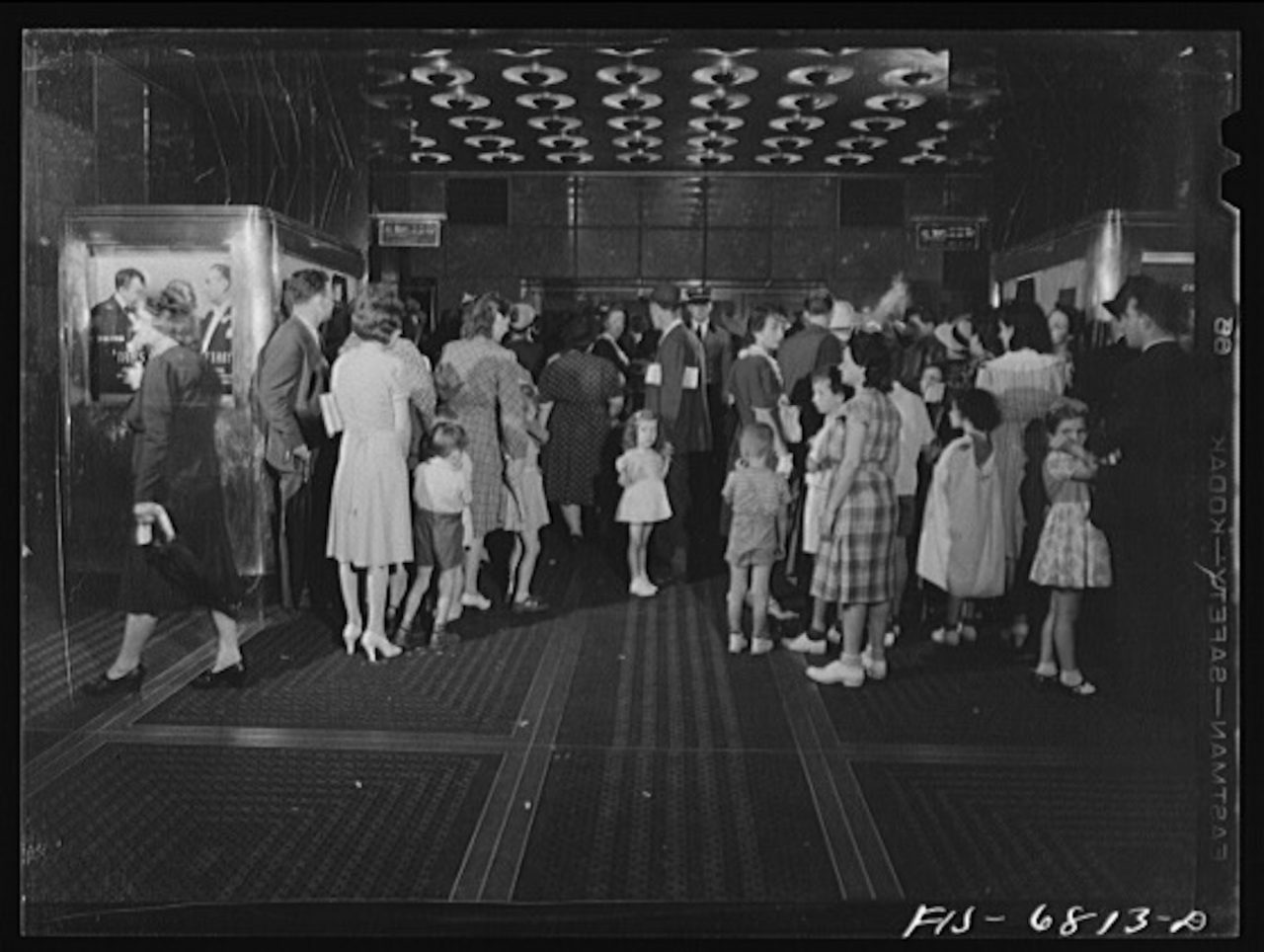 Title: New York, New York. Crowd waiting to buy tickets at Radio City Music Hall Creator(s): Collins, Marjory, 1912-1985, photographer Date Created/Published: 1942 Aug.