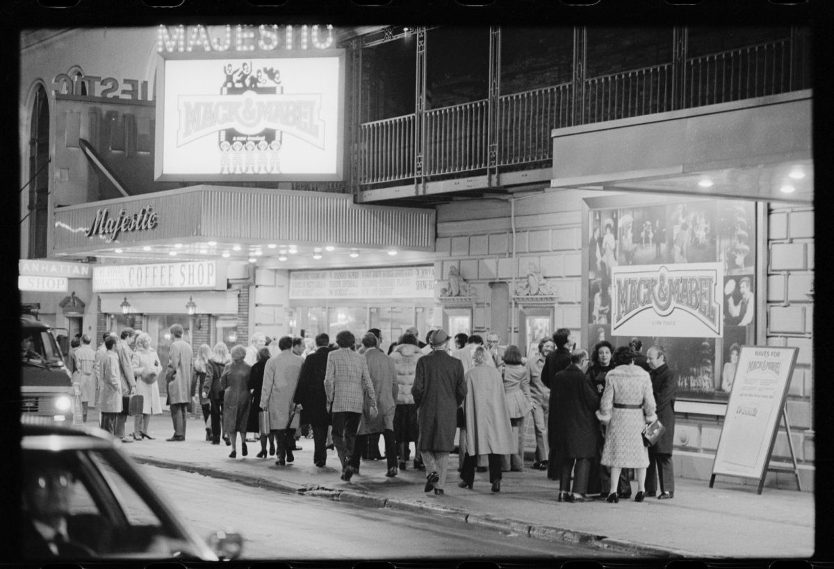 Title: New York City theater district with crowds going to theaters Creator(s): O'Halloran, Thomas J., photographer Date Created/Published: 1974 November 22.