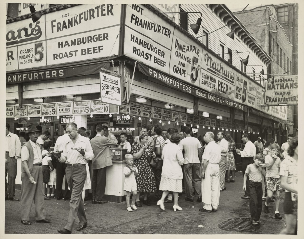 Title: Crowd at Nathan's from corner - horizontal / World Telegram & Sun photo by Al Aumuller. Creator(s): Aumuller, Al, photographer Date Created/Published: 1947 Aug. 6.