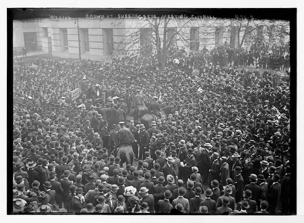 Title: Crowd at suffragette meeting City Hall [New York] Creator(s): Bain News Service, publisher