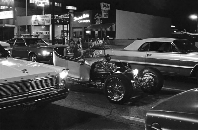 Fabulous Photographs Of Cruising Van Nuys Boulevard In 1972 - Flashbak