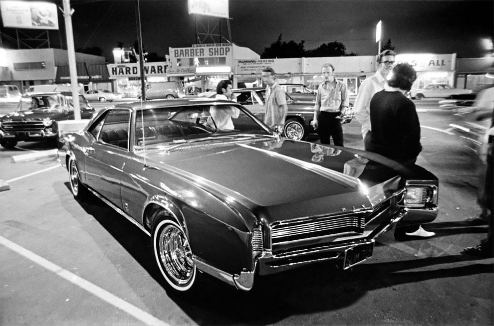 Fabulous Photographs of Cruising Van Nuys Boulevard In 1972 Flashbak