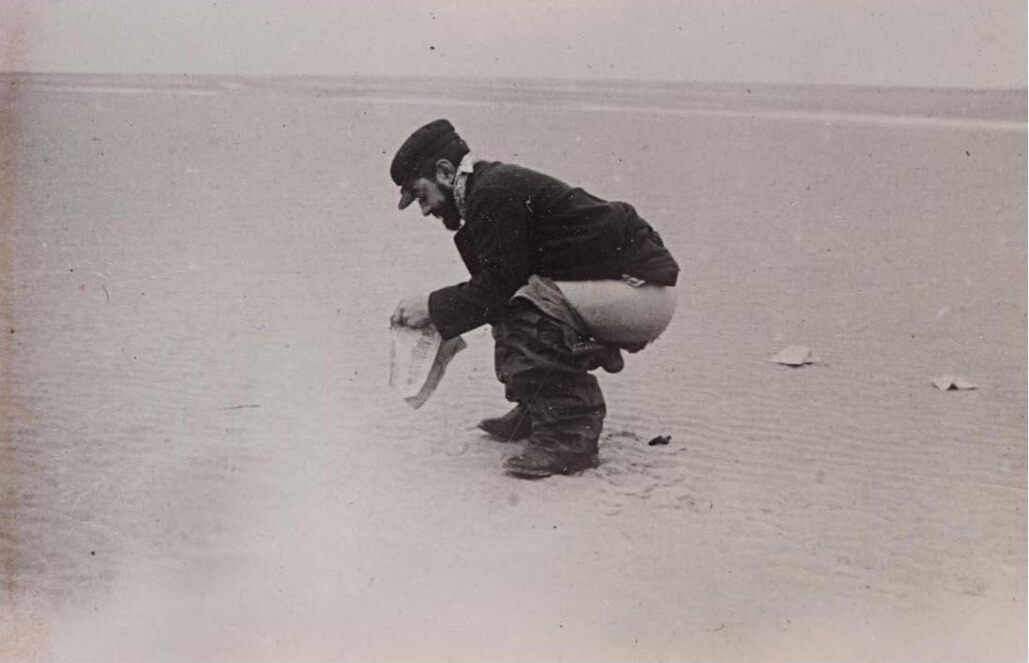 TOULOUSE-LAUTREC DEFECATING ON THE BEACH AT LE CROTOY, PICARDIE