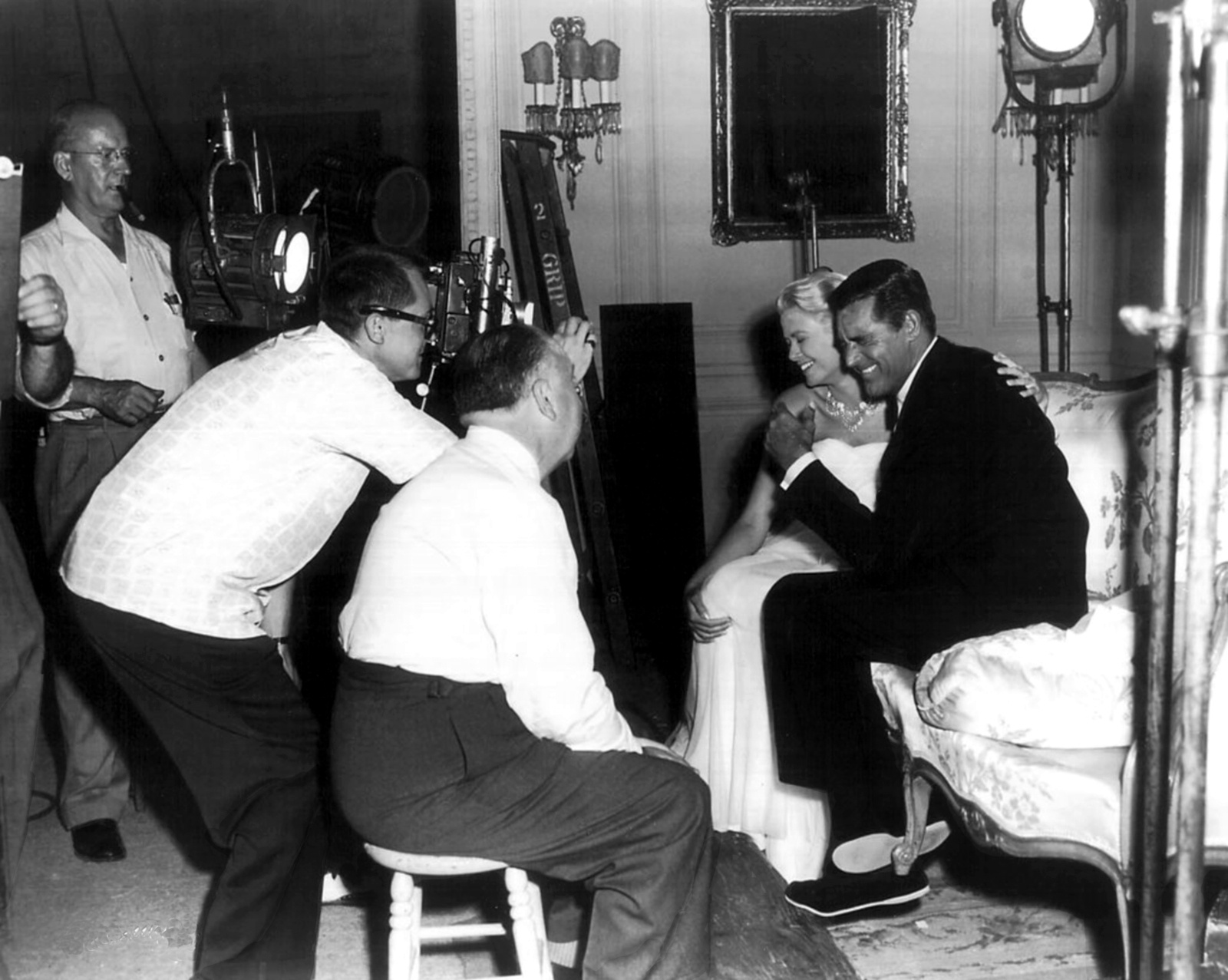 On set photograph from To Catch a Thief of Alfred Hitchcock, Cary Grant and  Grace Kelly. - Flashbak