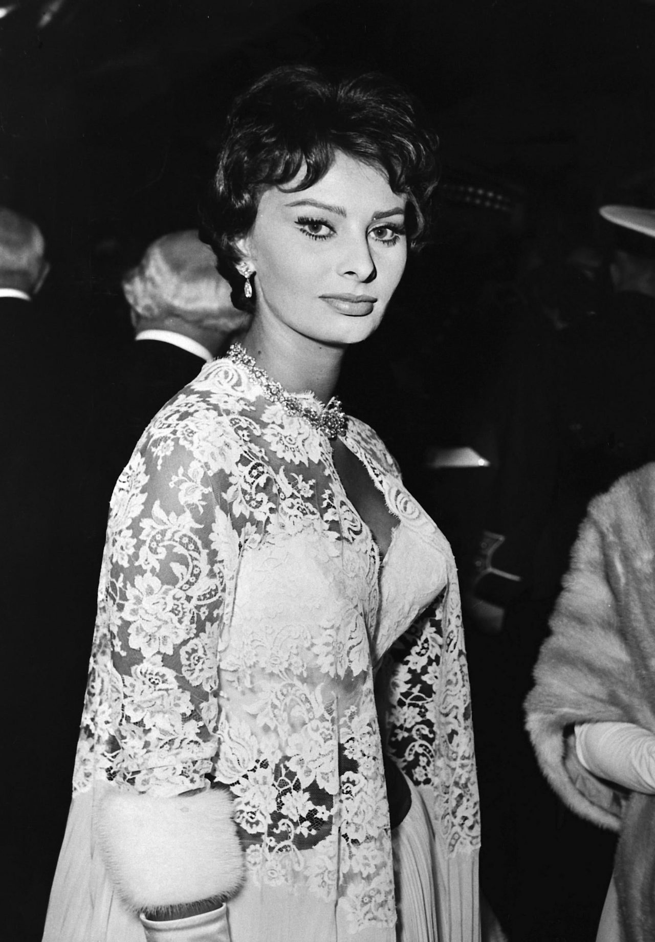 Sophia Loren at the Royal Film Premiere of Les Girls in London in November  of 1957 - Flashbak