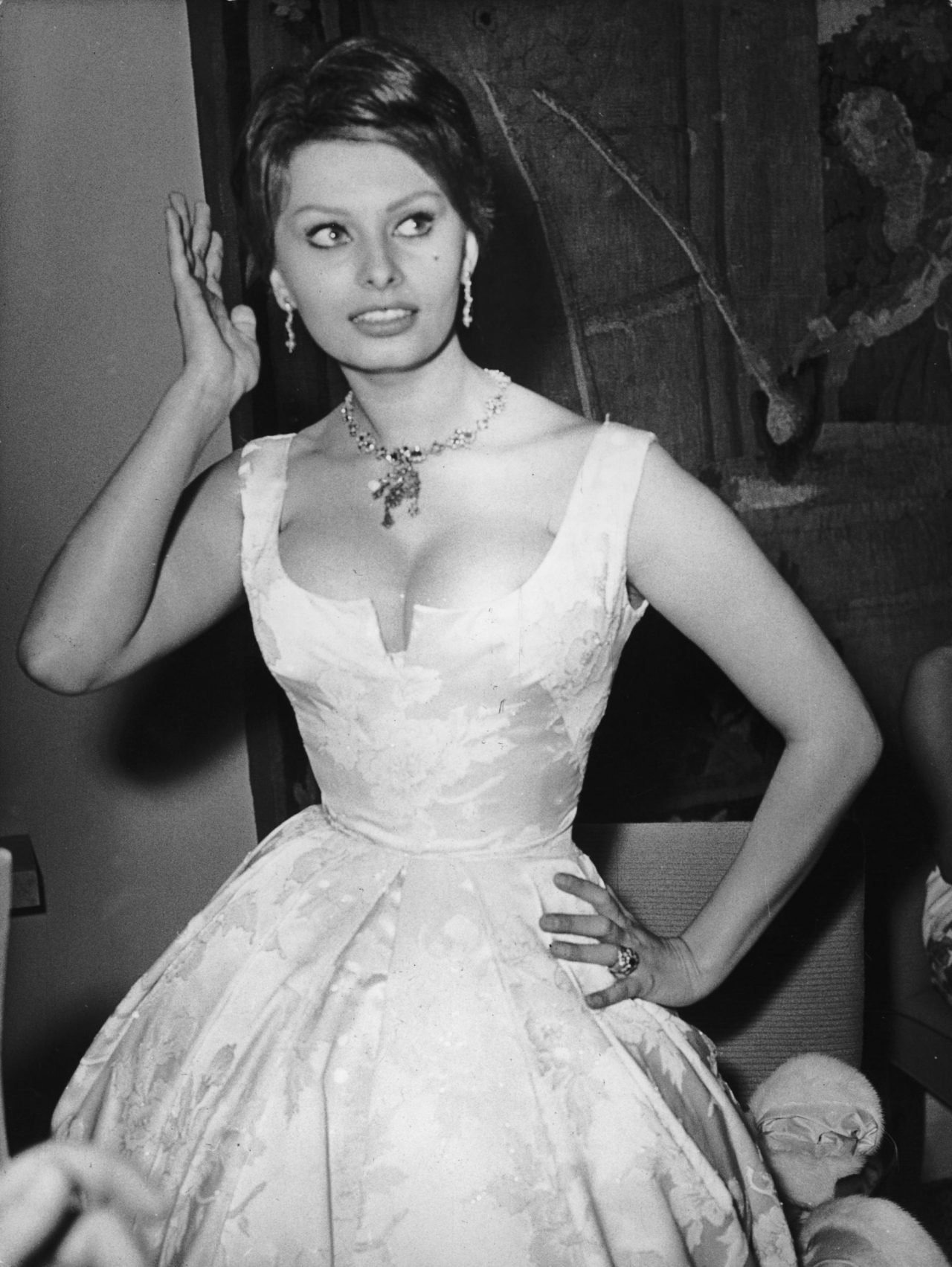 Sophia Loren attends a ball in the Funkturm, during the 9th International  Film Festival in Berlin on July 6, 1959 - Flashbak