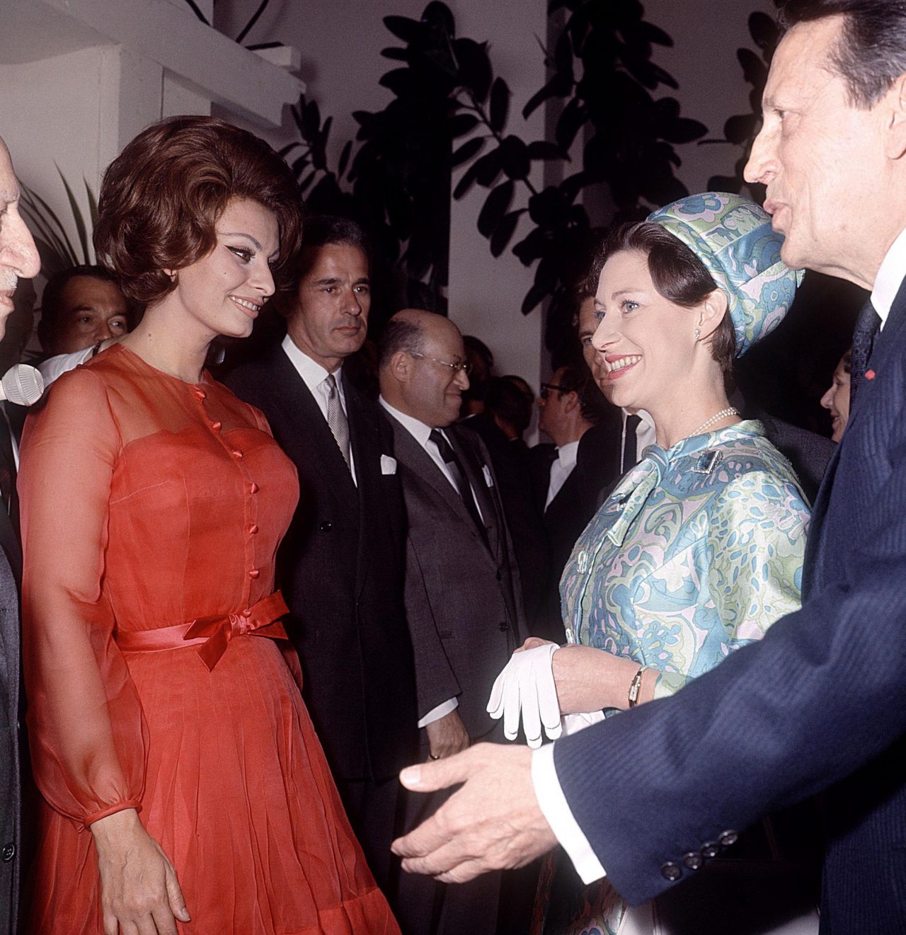 Sophia Loren meets Princess Margaret at the Cannes Film Festival in 1966 -  Flashbak